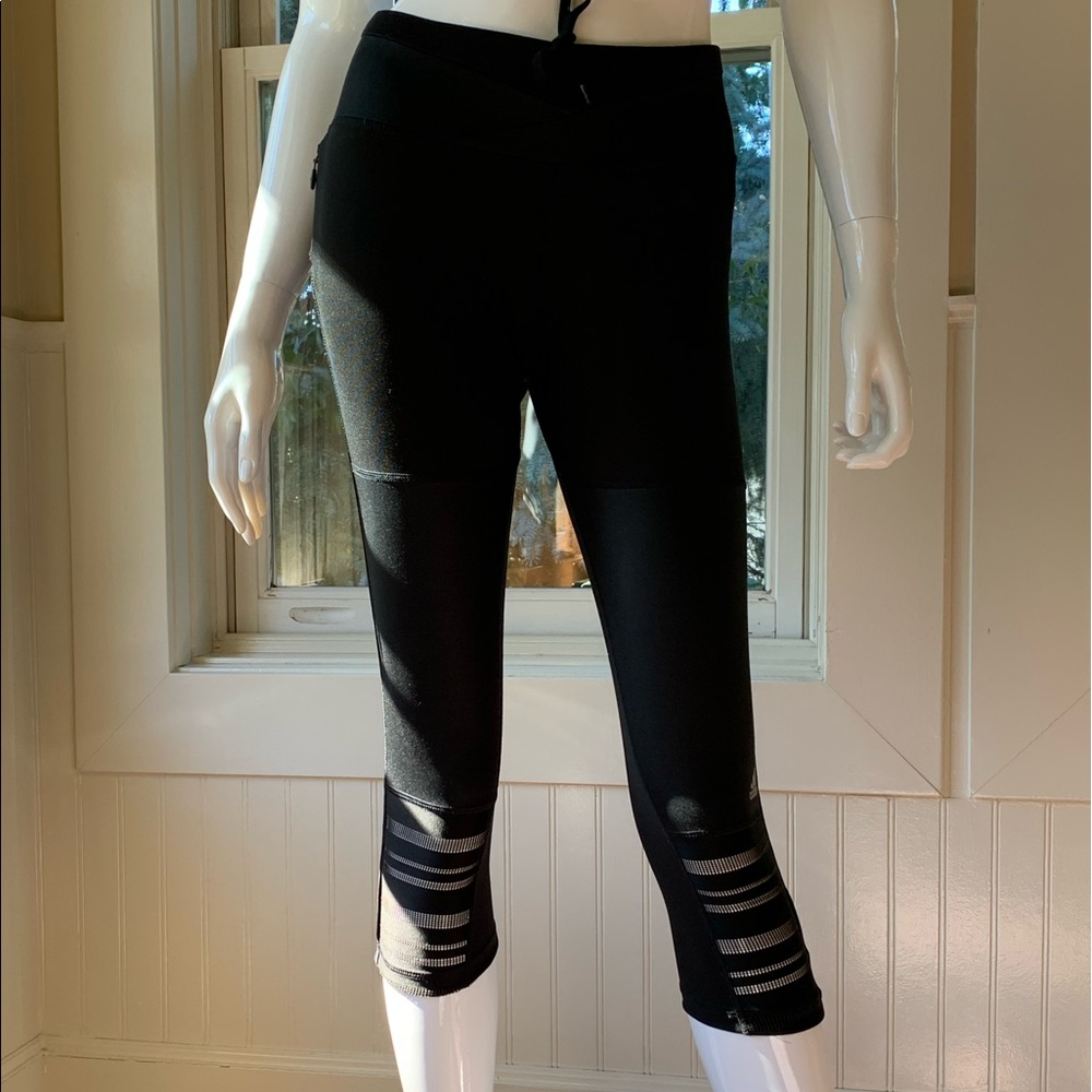 Adidas - women’s cropped black leggings (Size S)